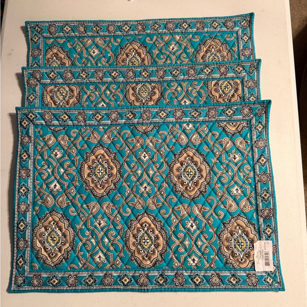 NEW/EUC - Vera Bradley TOTALLY TURQUOISE placemat. ONE